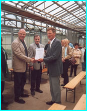 &Uuml;berreichung der Partenschaftsurkunde f&uuml;r die humanit&auml;re B&ouml;rse an die Aktionfreundschaft e.V. Gro&szlig;enbrock & Stadt e.V., Schwerin.